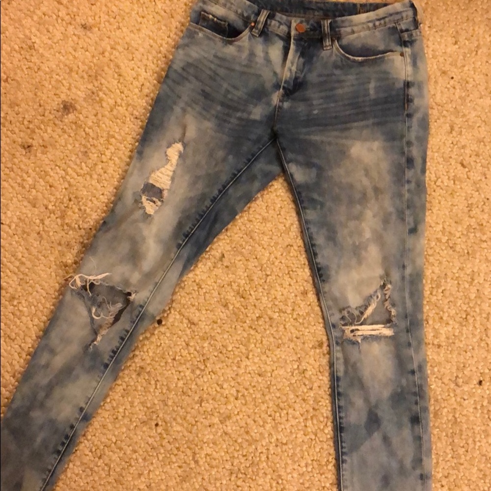 Bleached Skinny jeans.